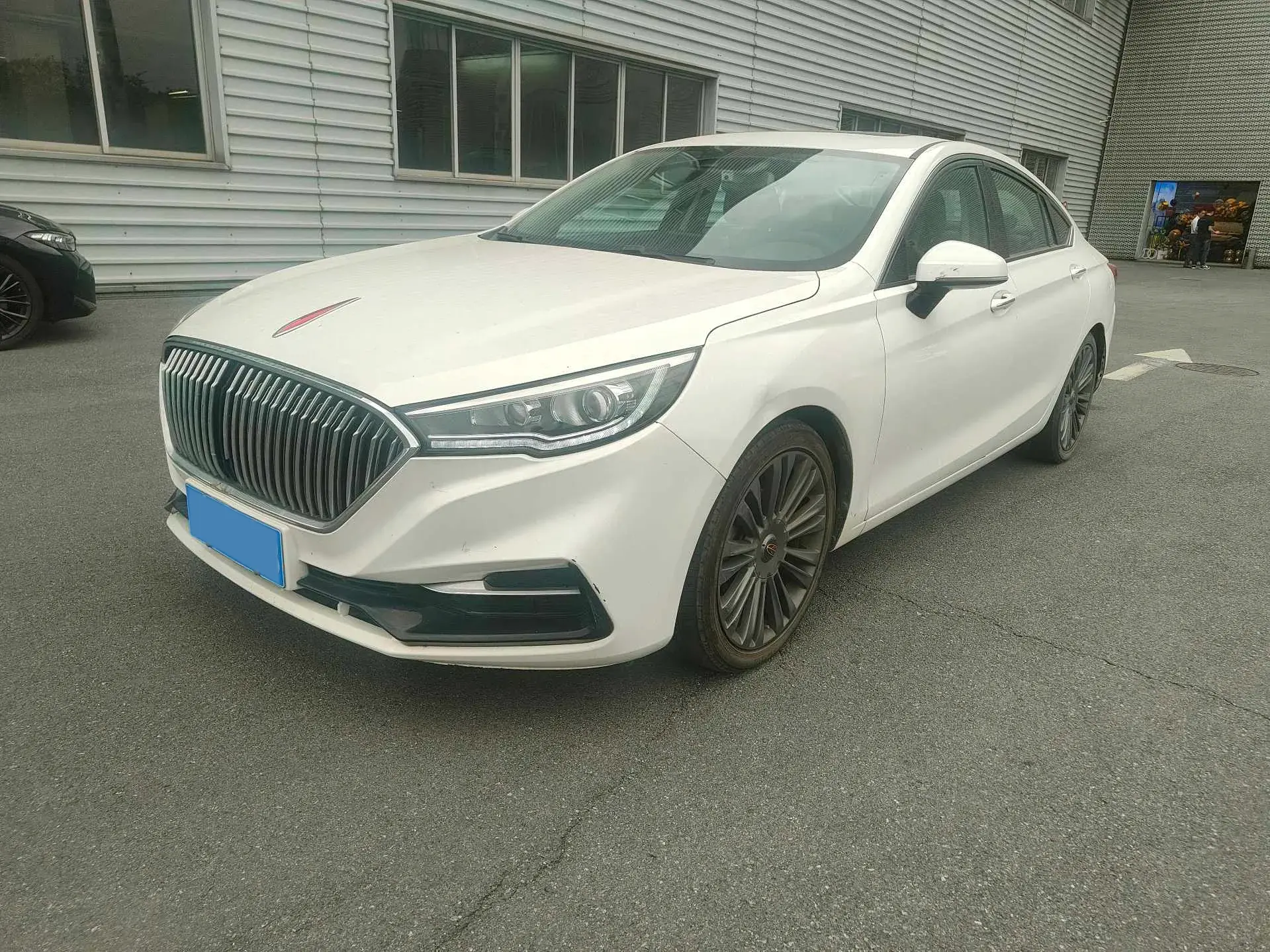 2019 HONGQI H5 view 1