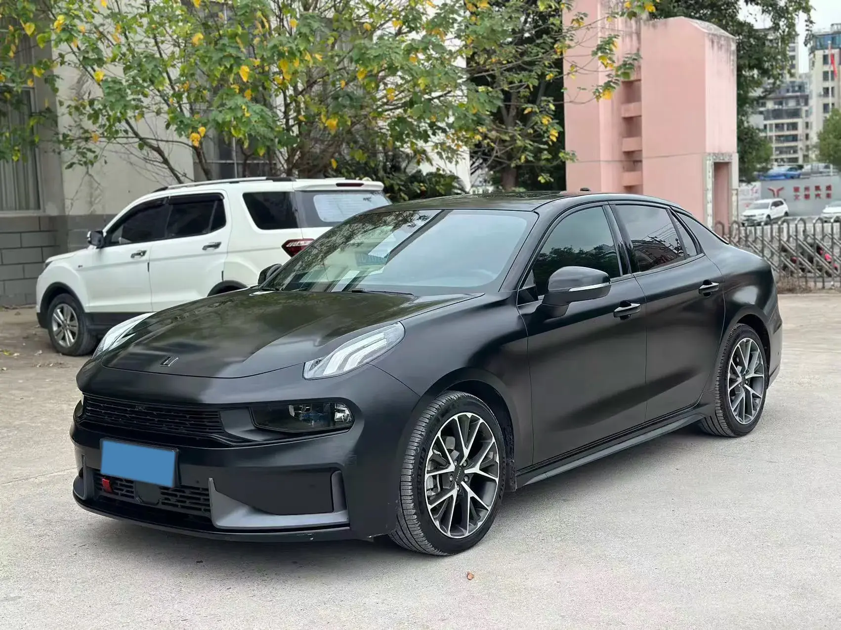 2018 LYNK&CO 03 view 1