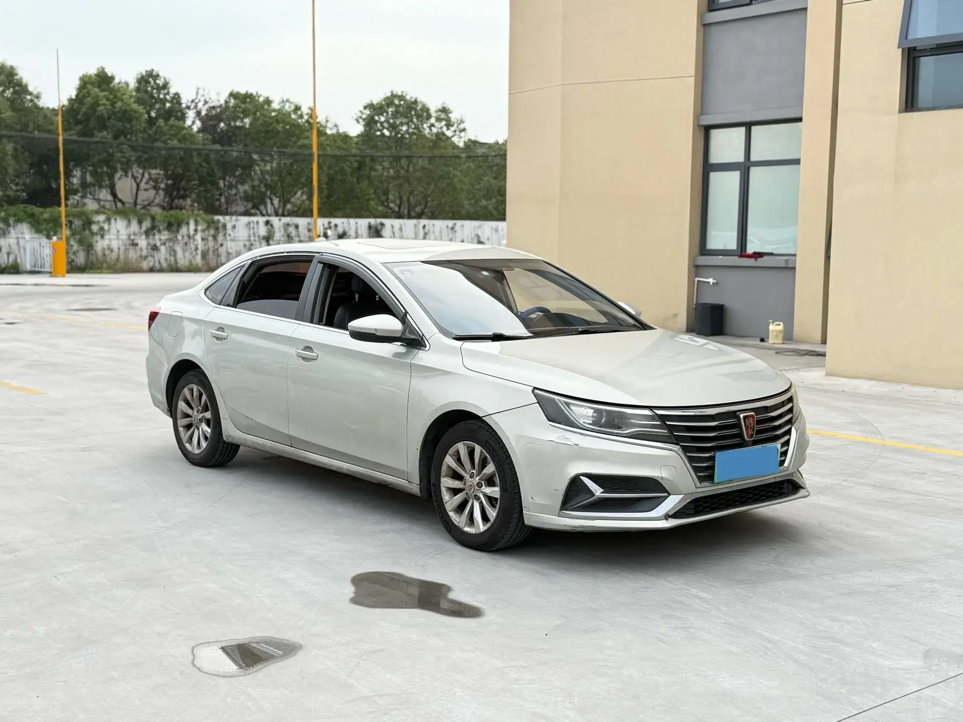 2017 ROEWE I6 thumbnail 3