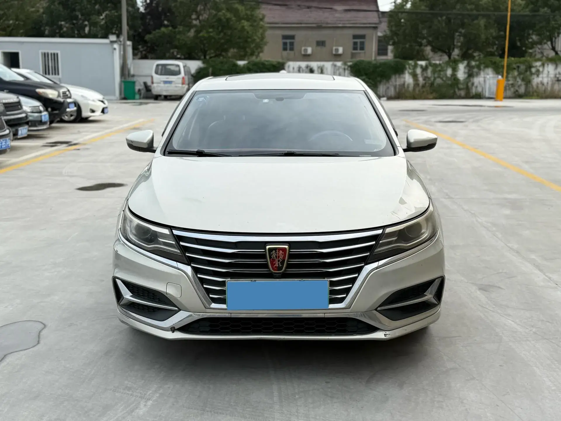 2017 ROEWE I6 thumbnail 2