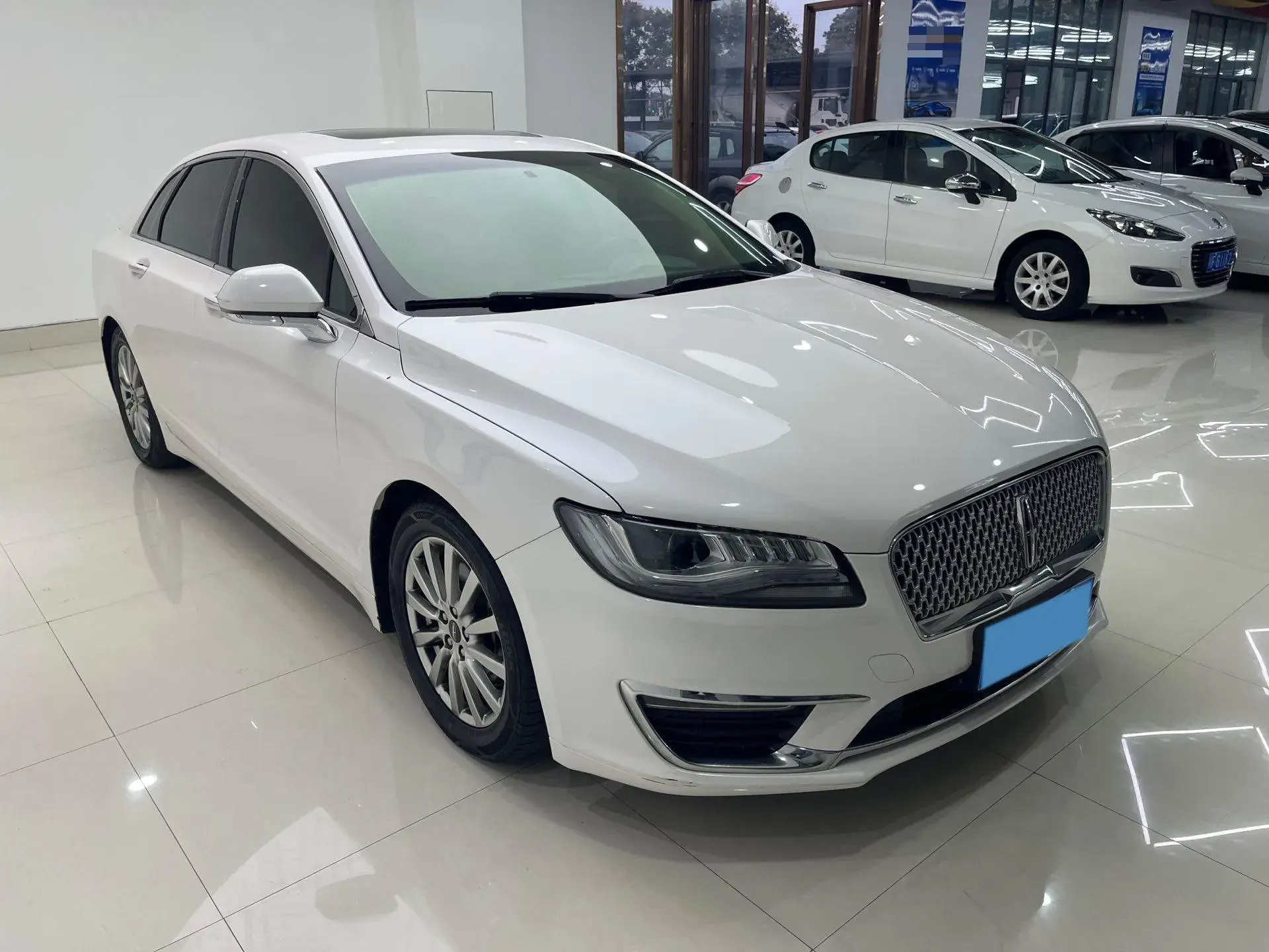 2018 LINCOLN MKZ thumbnail 3