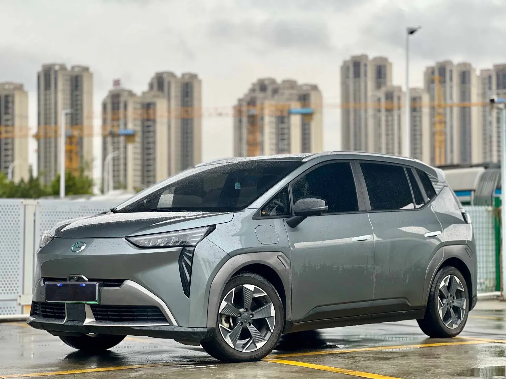 2022 AION Y view 1
