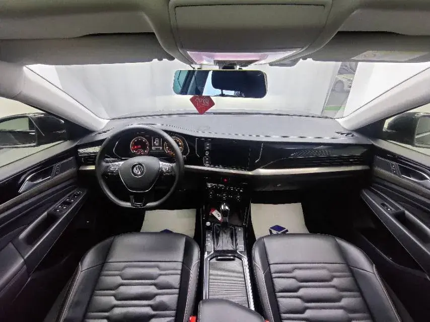 2019 VOLKSWAGEN PASSAT thumbnail 4