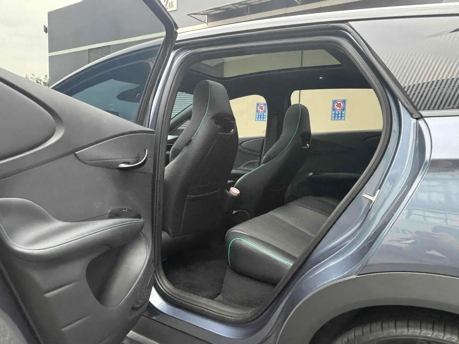 2023 BYD DOLPHIN thumbnail 4