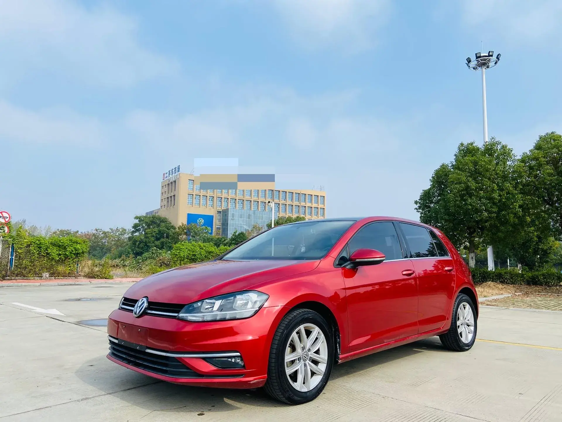 2018 VOLKSWAGEN GOLF view 1