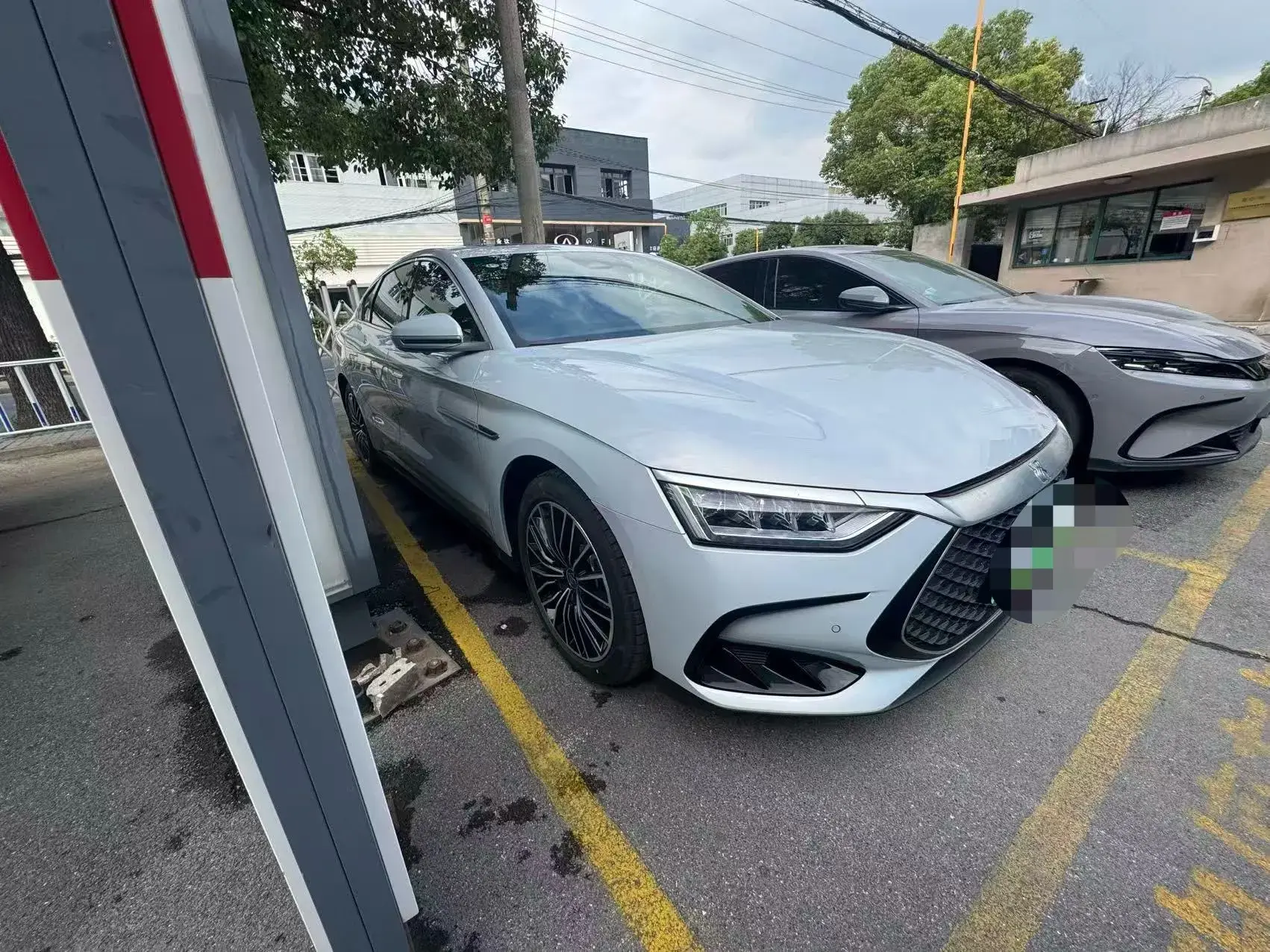 2024 BYD HAN thumbnail 3