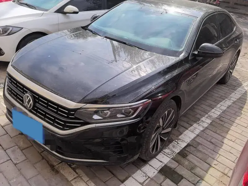 2023 VOLKSWAGEN PASSAT view 1