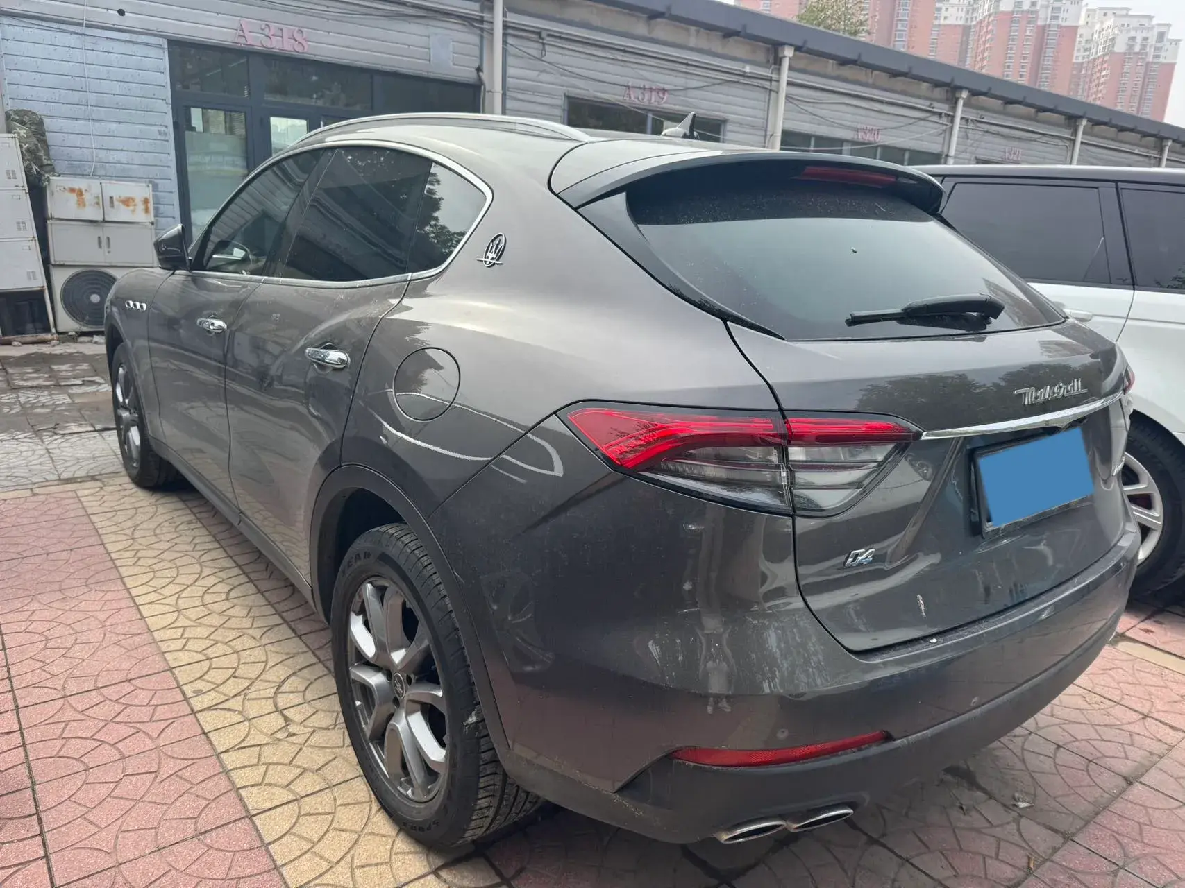 2021 MASERATI LEVANTE thumbnail 2