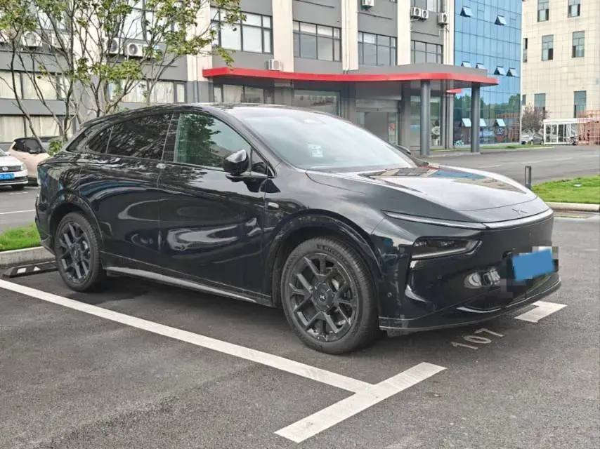 2025 XPENG G7 thumbnail 3