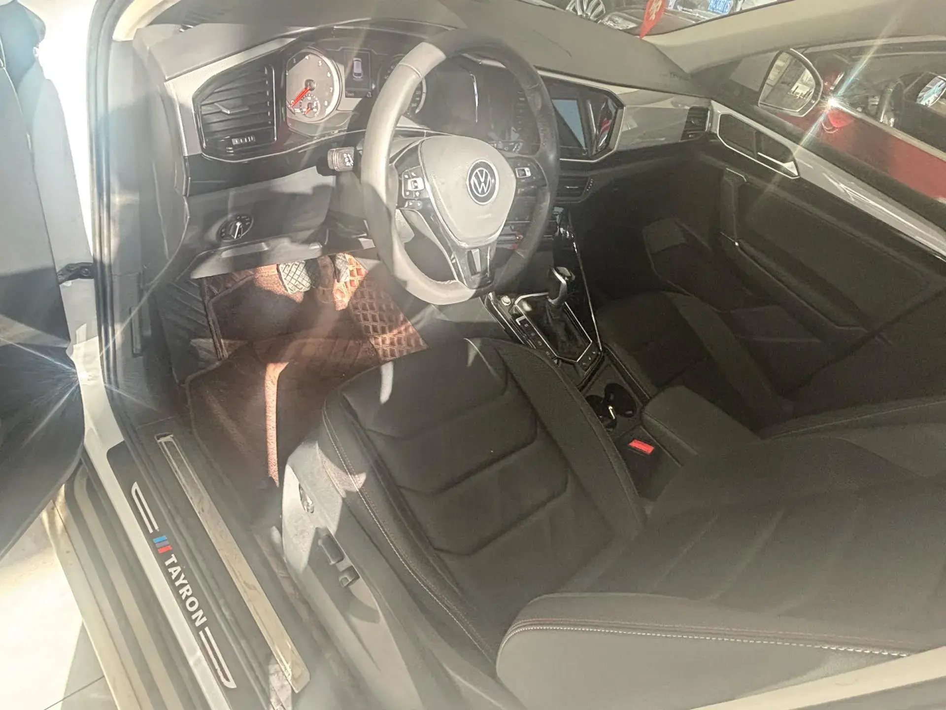 2021 VOLKSWAGEN TAYRON thumbnail 3