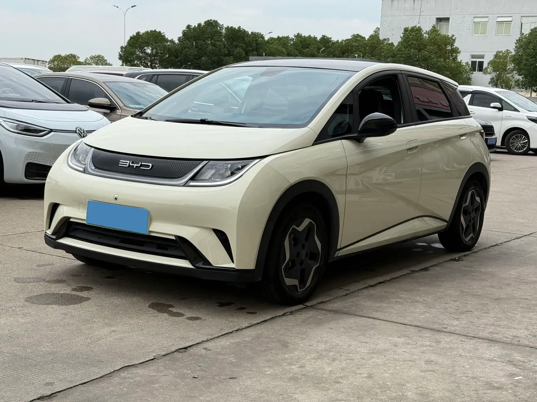 2021 BYD DOLPHIN view 1