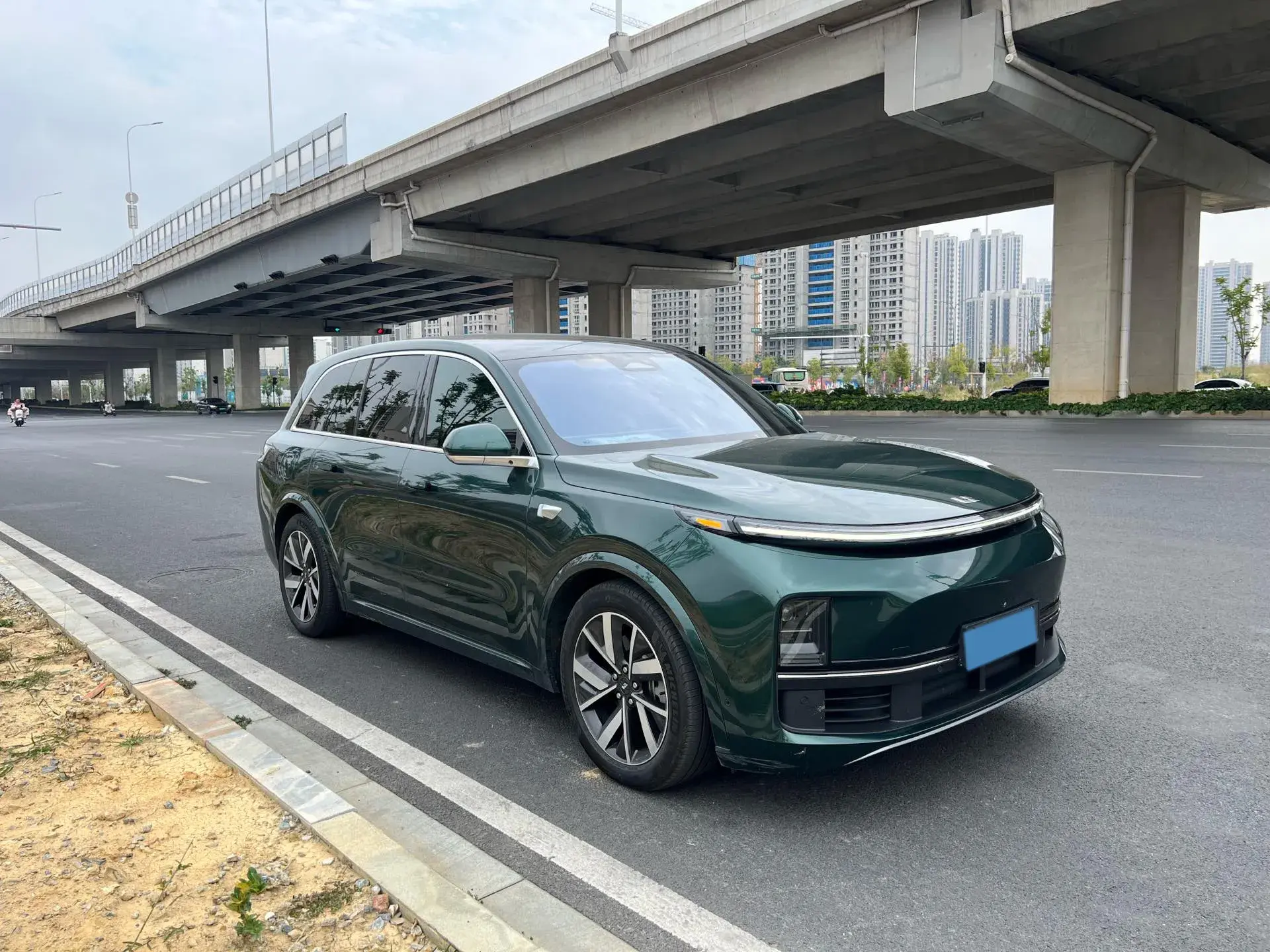 2023 LI L8 thumbnail 2