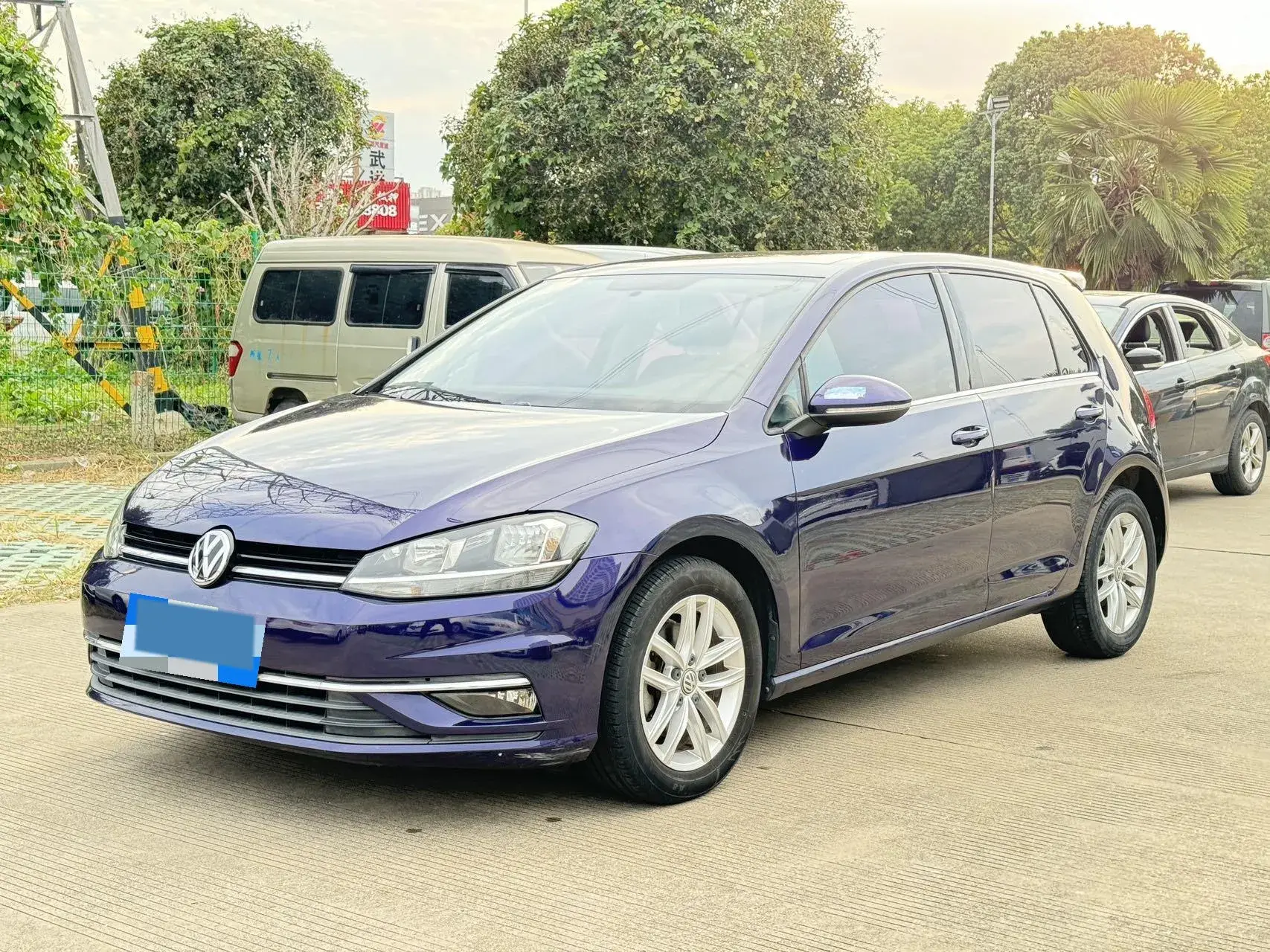 2018 VOLKSWAGEN GOLF view 1