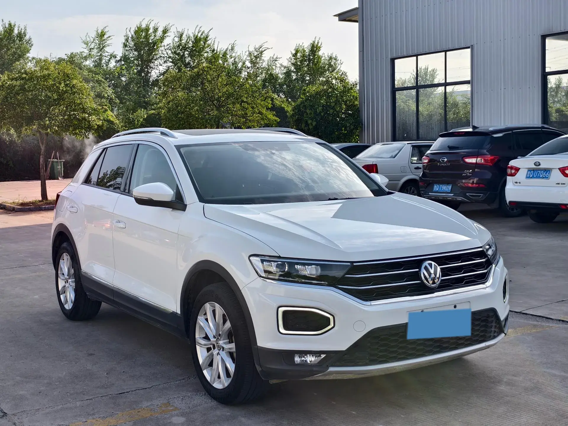 2020 VOLKSWAGEN T-ROC thumbnail 3