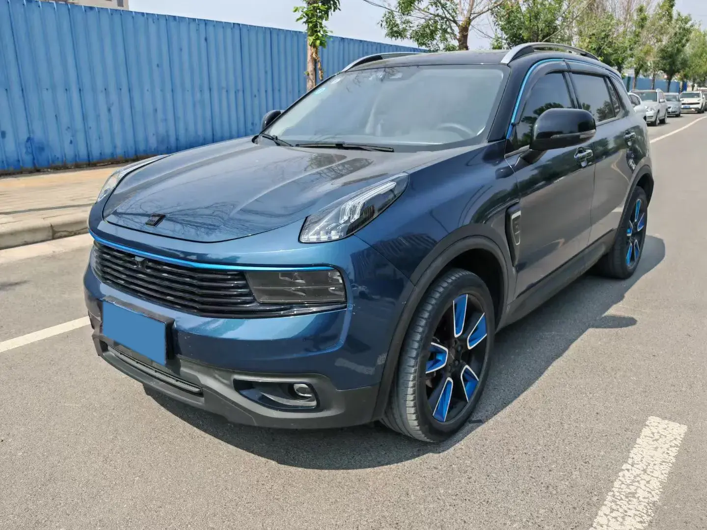 2019 LYNK&CO 01 view 1