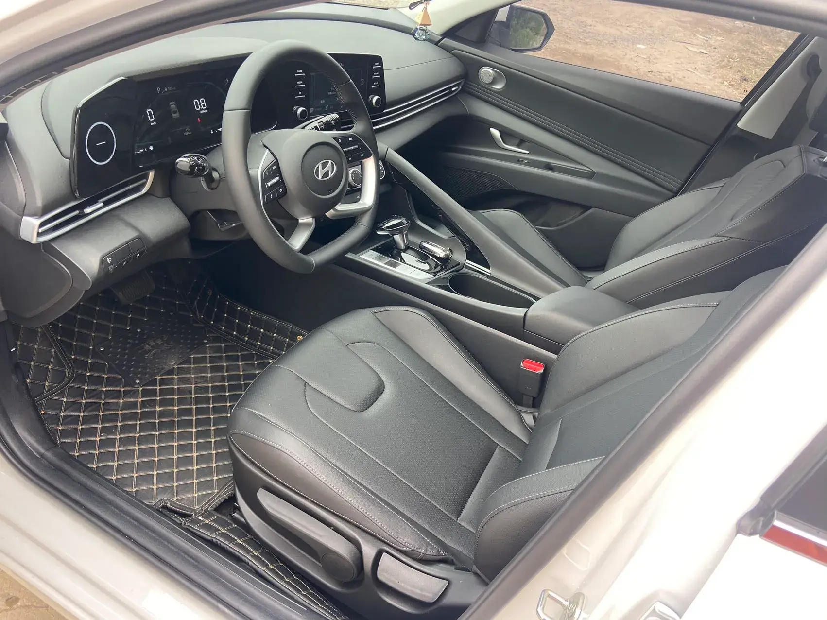 2023 HYUNDAI ELANTRA thumbnail 4