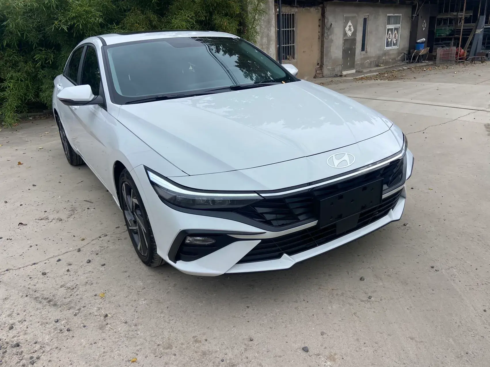 2023 HYUNDAI ELANTRA thumbnail 3