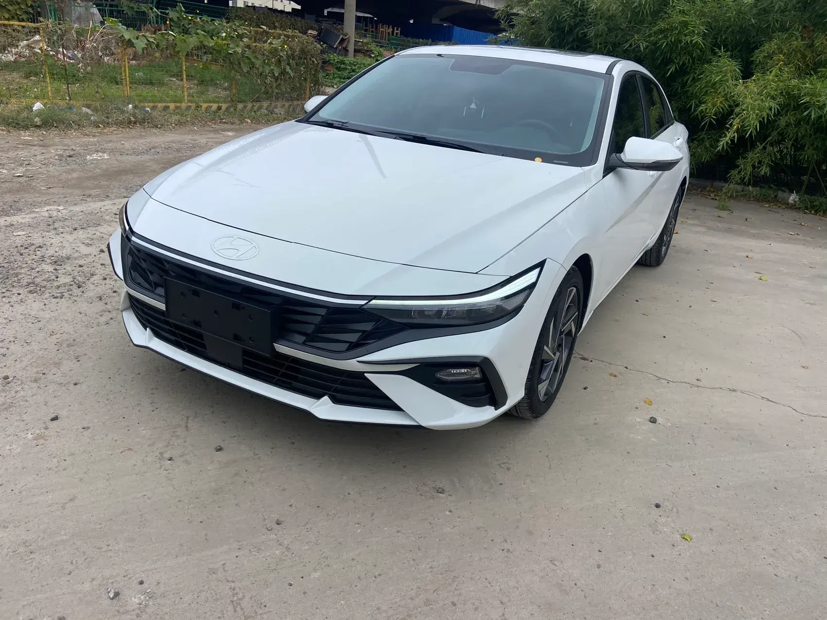 2023 HYUNDAI ELANTRA view 1