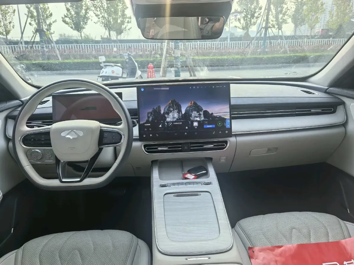 2025 Fulwin FulwinA8L 1.5T 156HP L4 1DHT PHEV 18.67KWH,autocango,china used car exporter,china ev exporter,chinese used car exporter,chinese used ev exporter