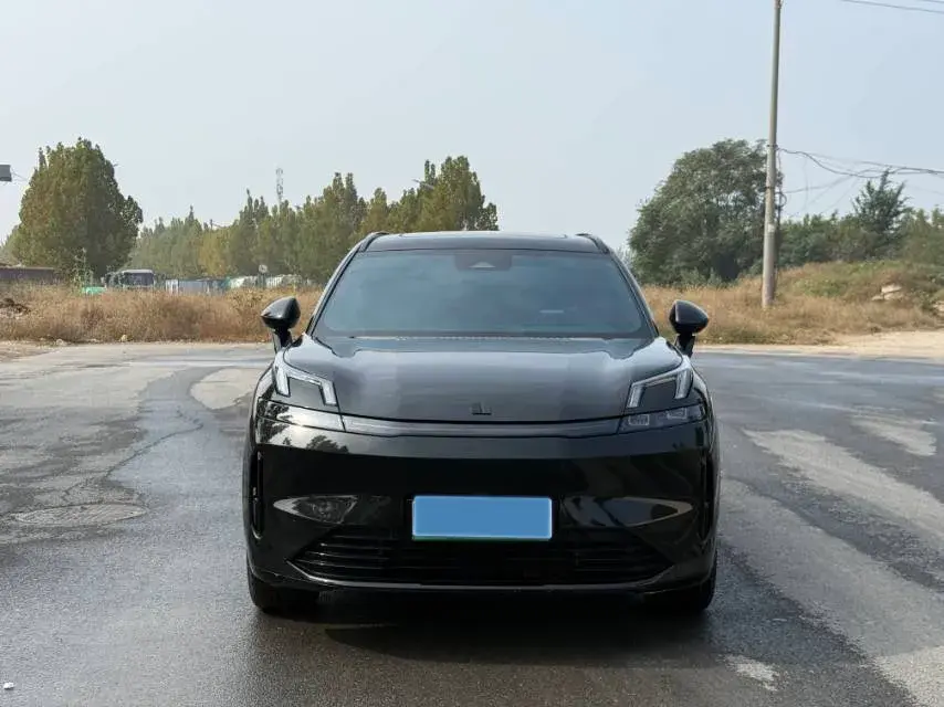 2025 LYNK&CO 08 thumbnail 2