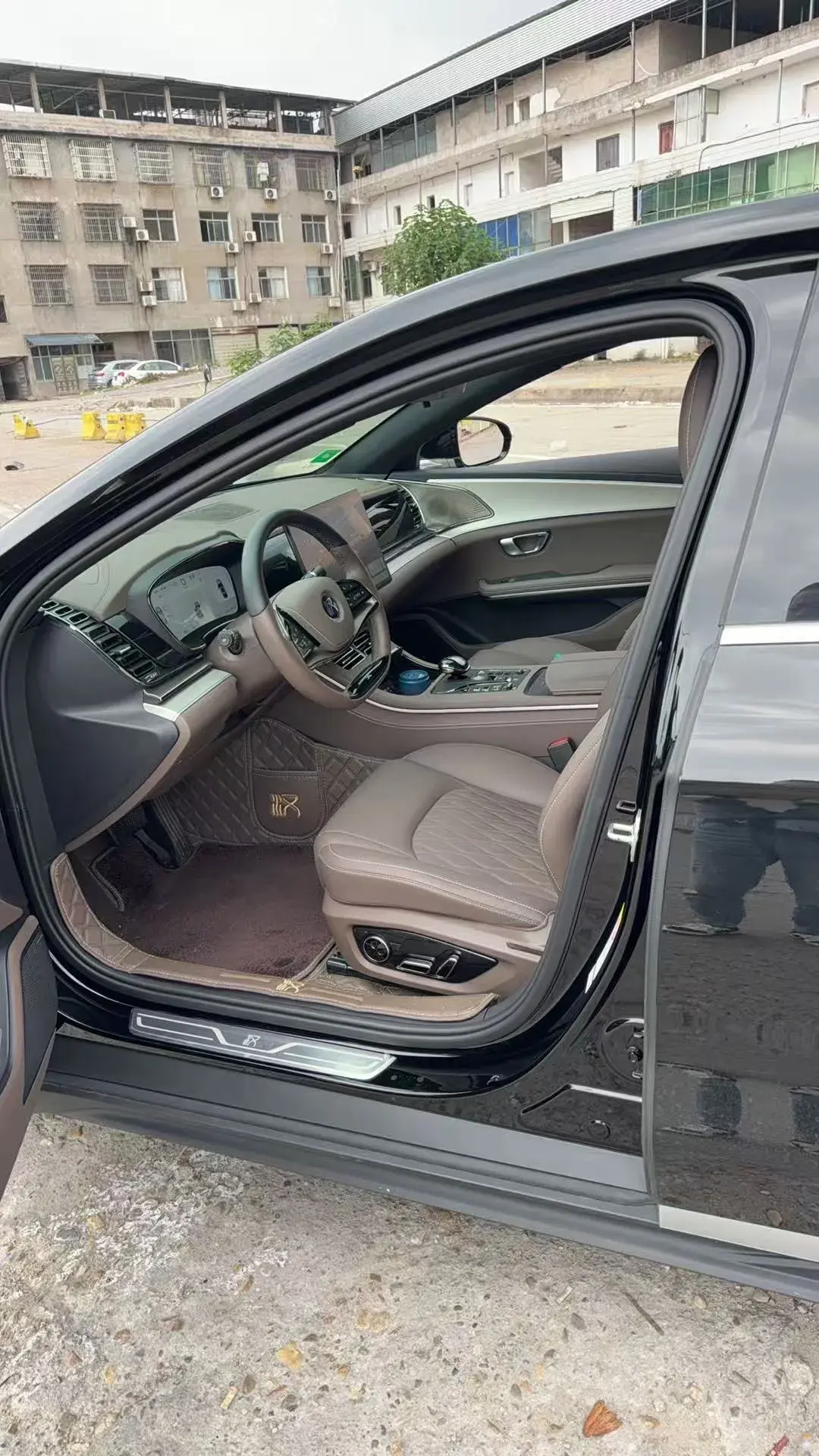 2025 BYD HAN thumbnail 3