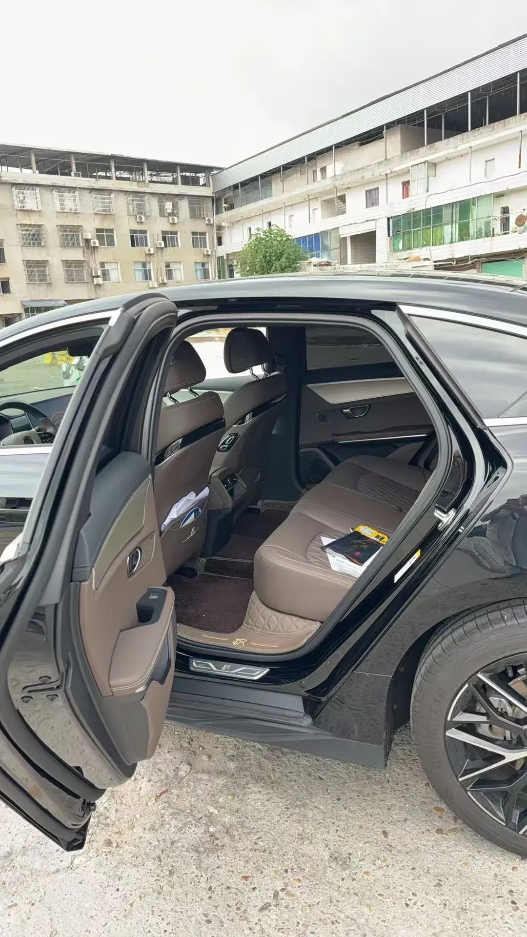 2025 BYD HAN thumbnail 2