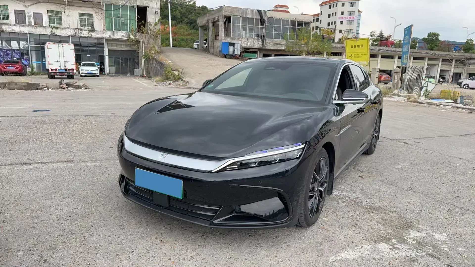 2025 BYD HAN view 1