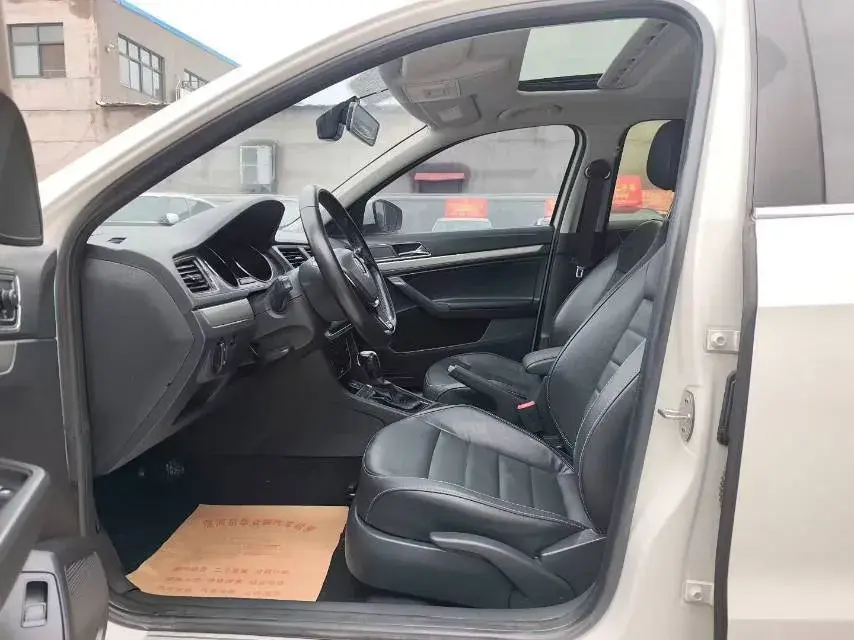 2017 VOLKSWAGEN LAVIDA thumbnail 4