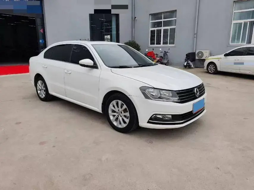 2017 VOLKSWAGEN LAVIDA thumbnail 3