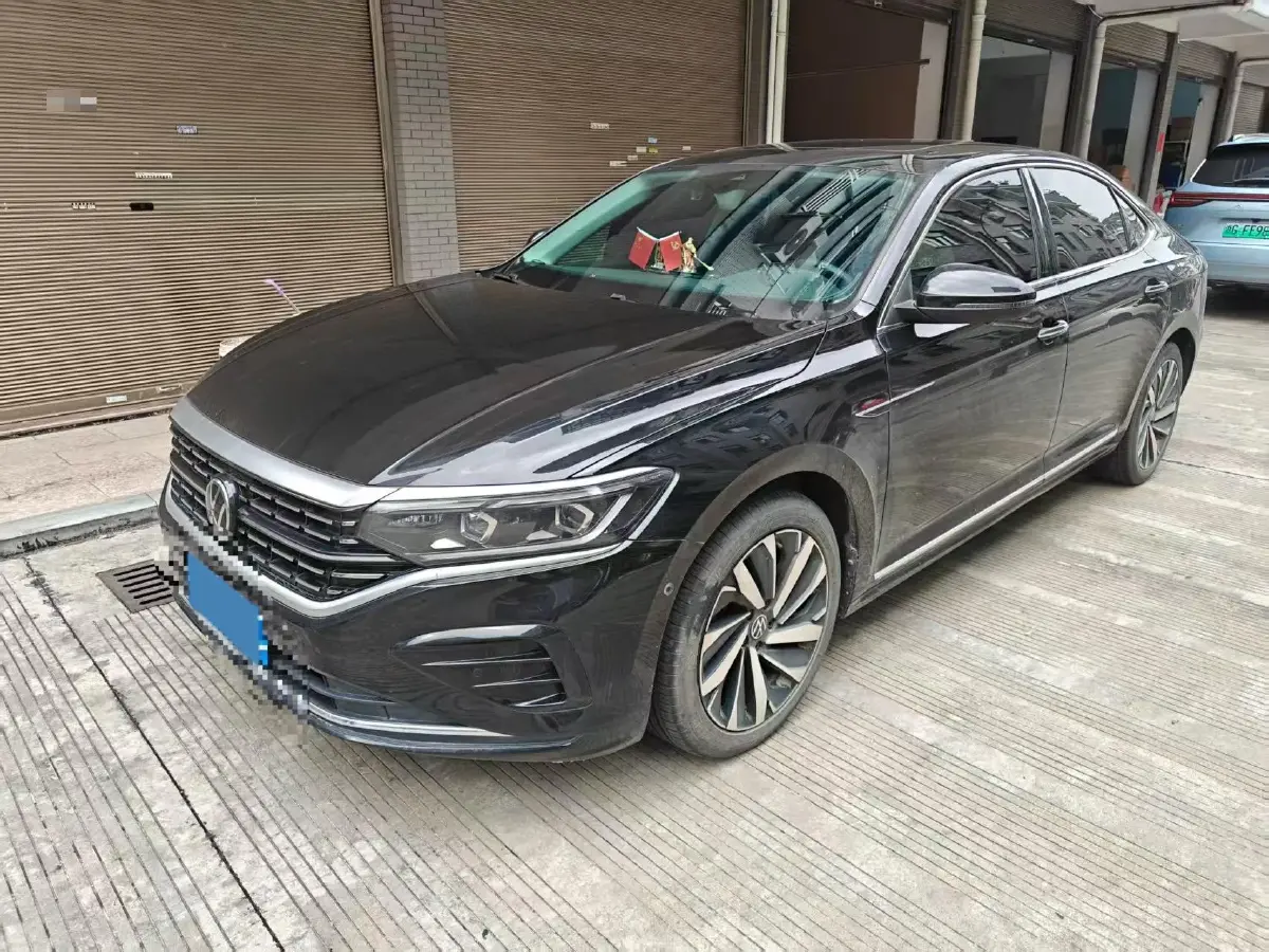 2024 Volkswagen Passat 2.0T 220HP L4 7DCT