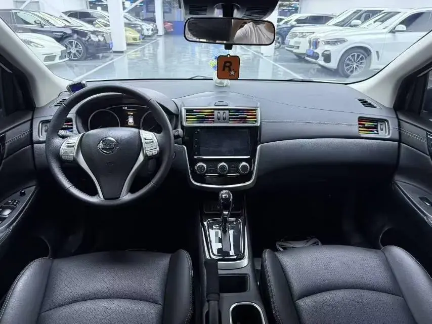 2023 NISSAN TIIDA thumbnail 3