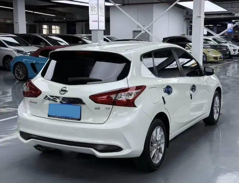 2023 NISSAN TIIDA thumbnail 2