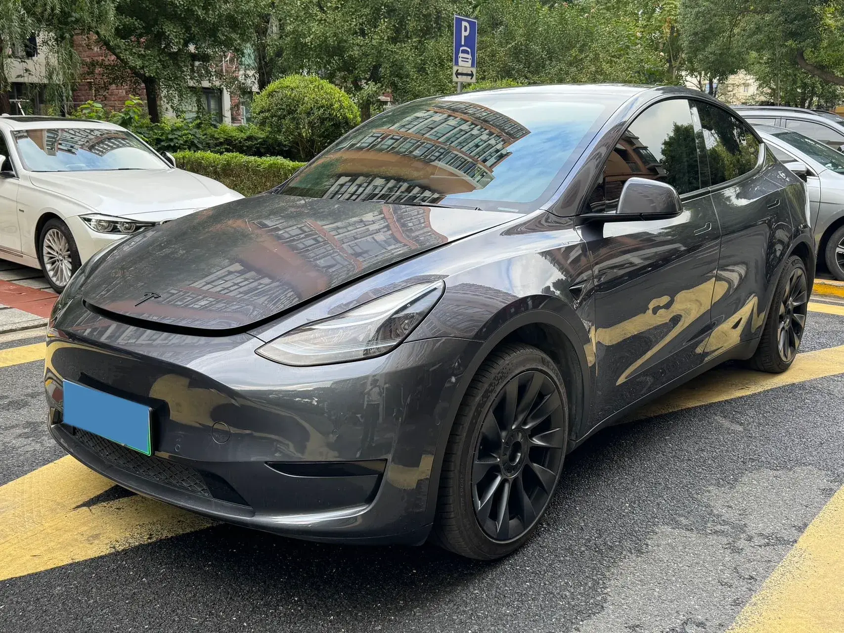 2022 TESLA MODEL view 1