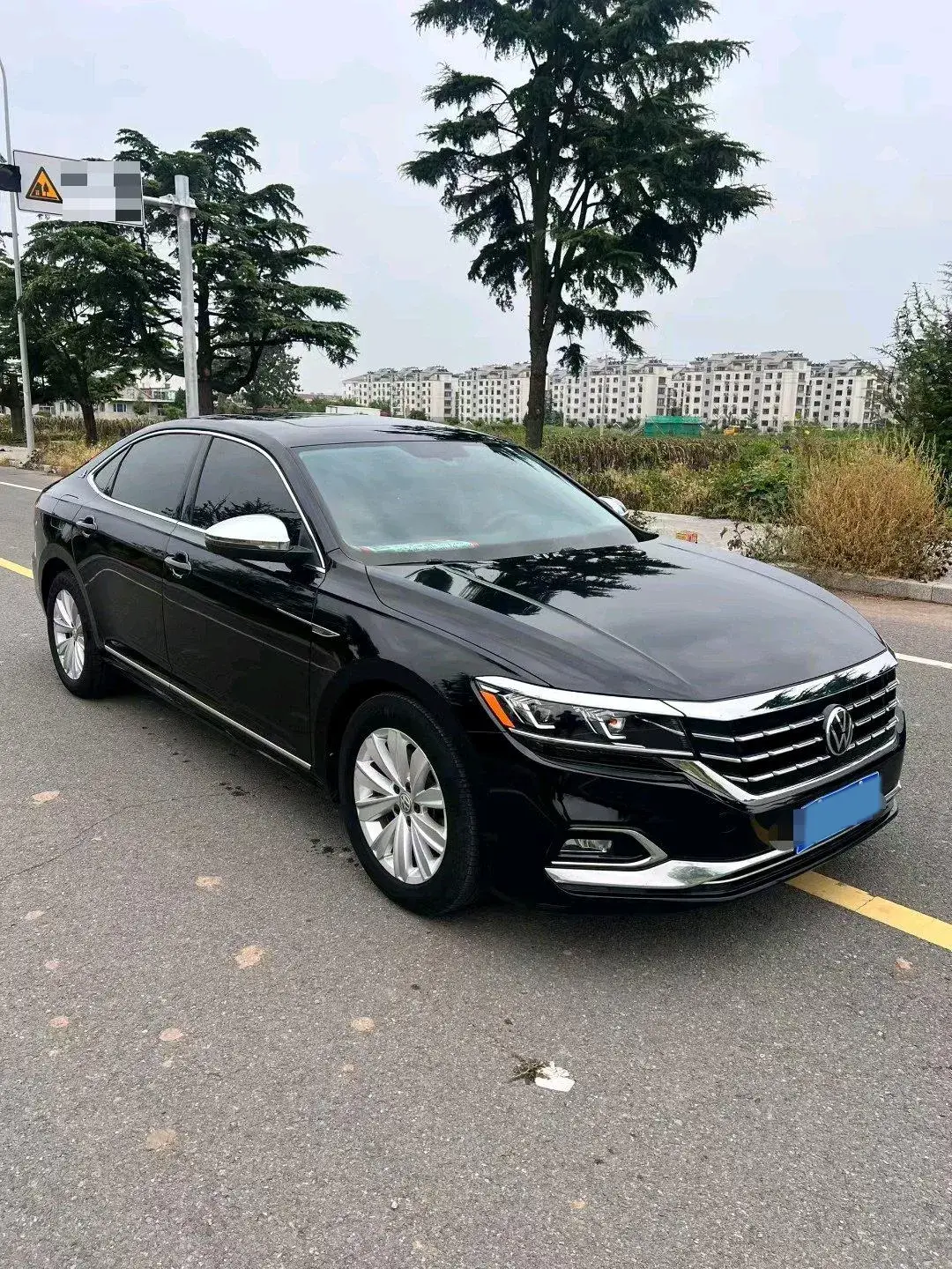 2019 VOLKSWAGEN PASSAT thumbnail 3