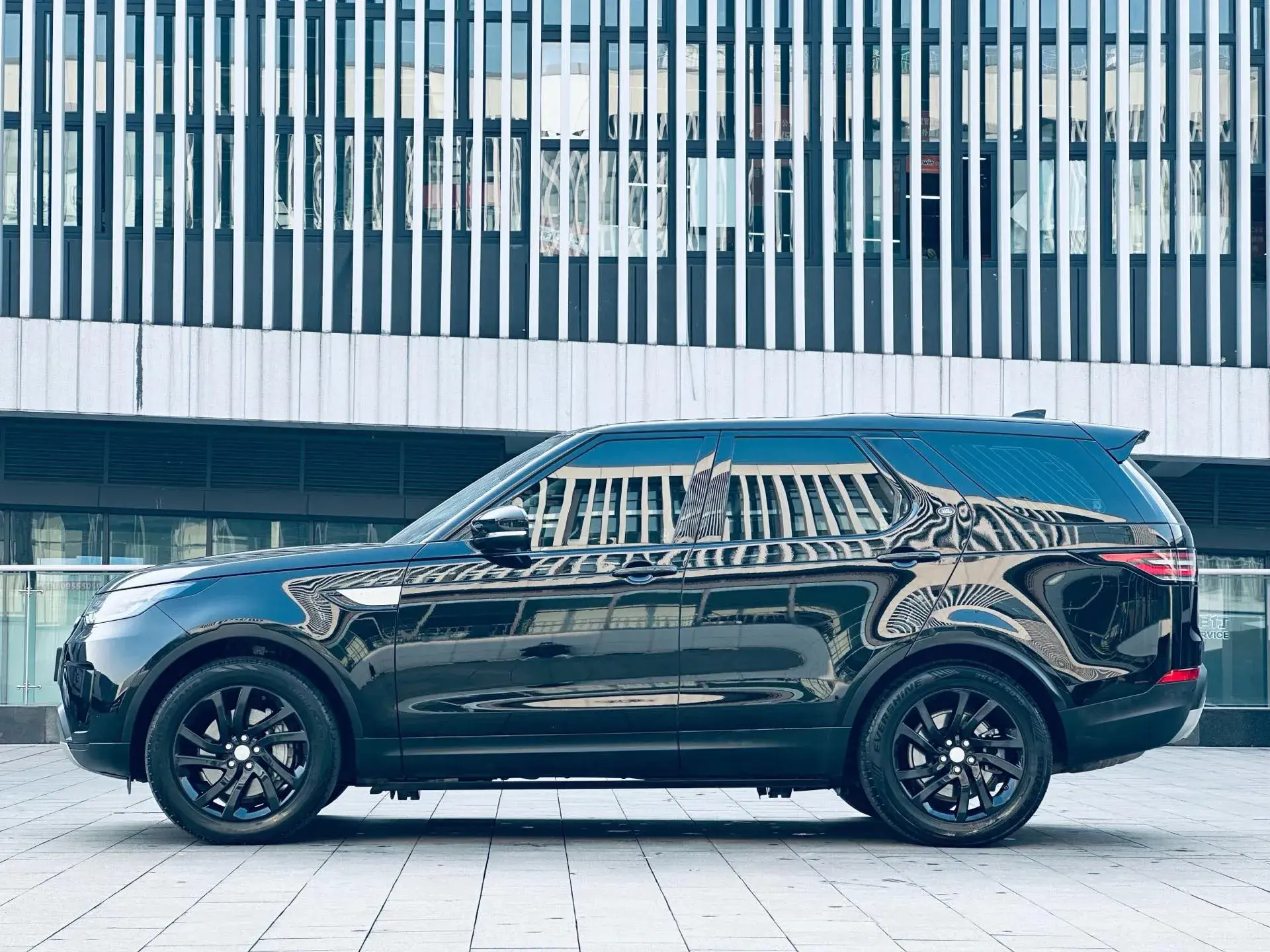 2018 LAND ROVER thumbnail 4