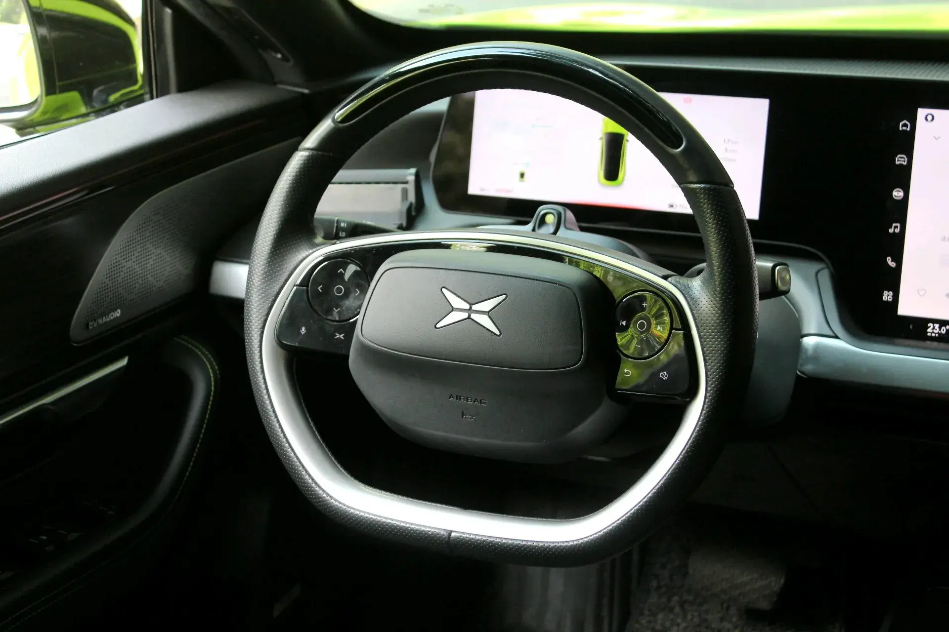 2021 XPENG P7 thumbnail 4