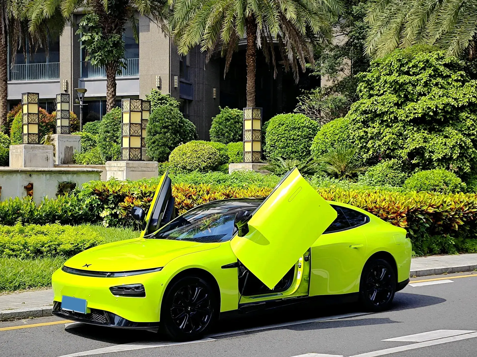 2021 XPENG P7 view 1