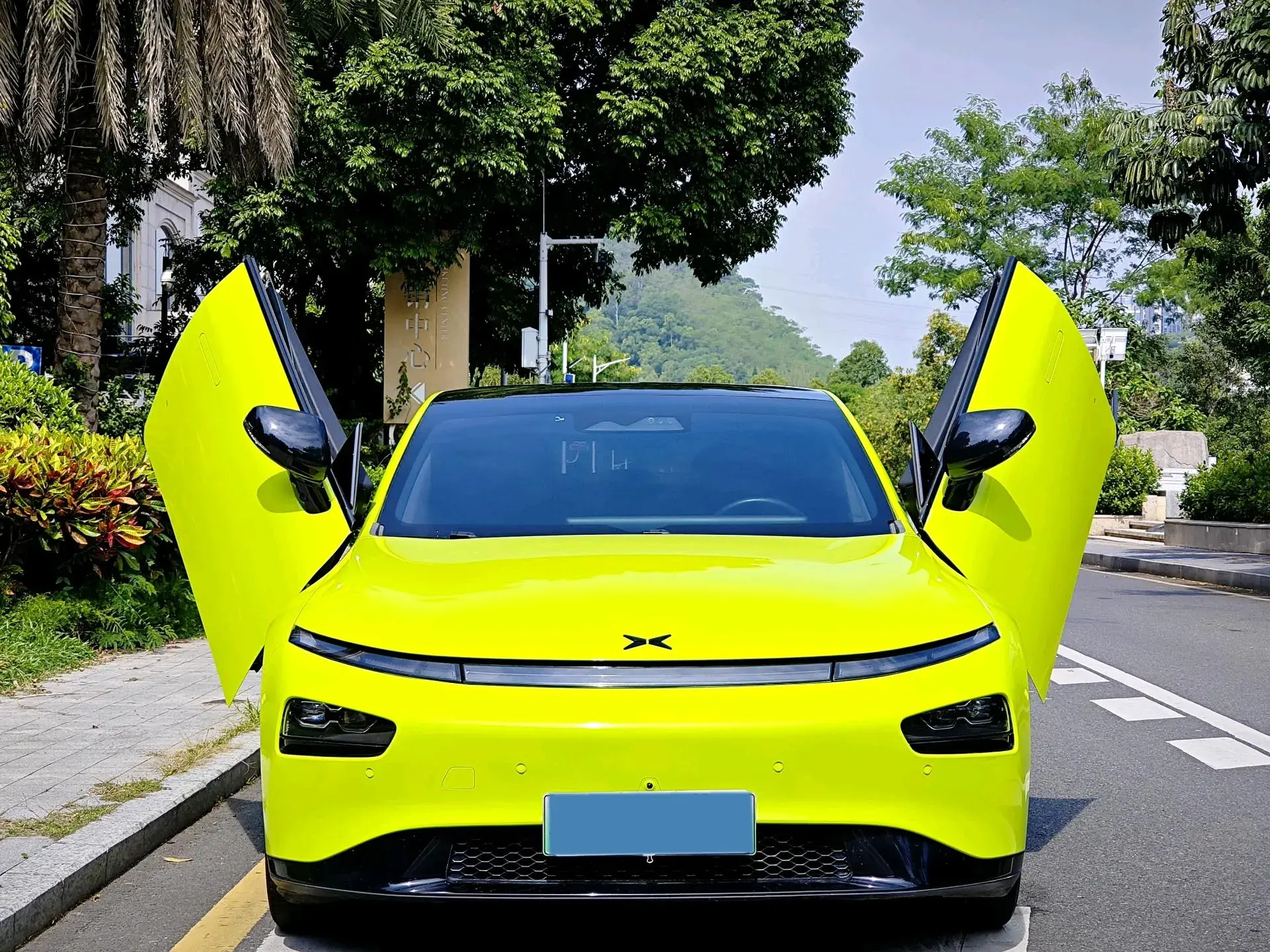 2021 XPENG P7 thumbnail 2