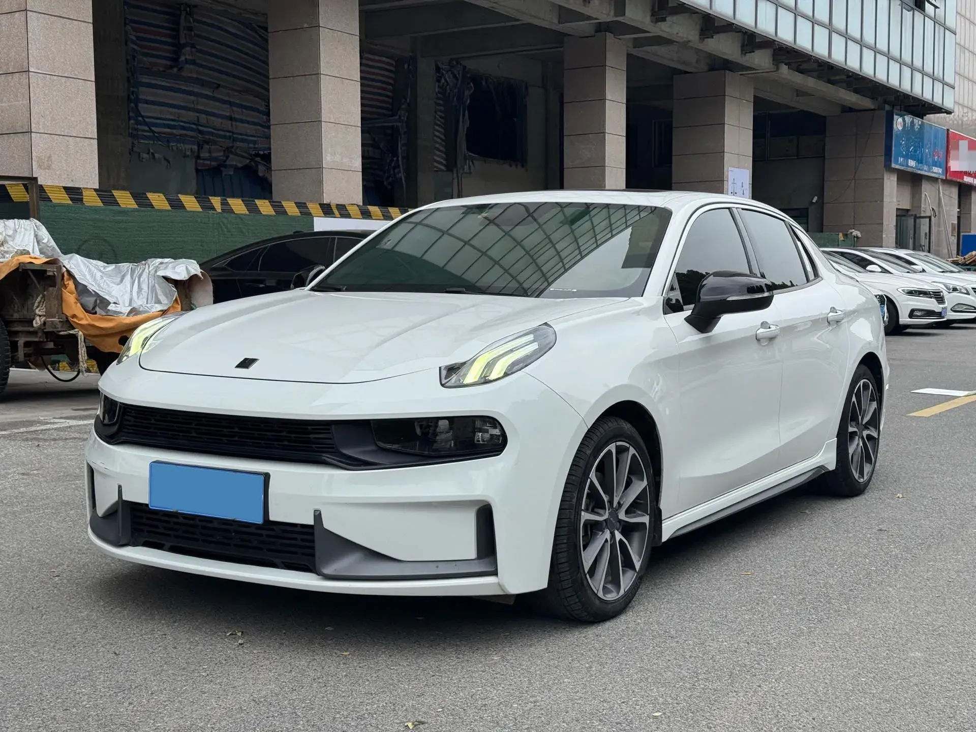 2018 LYNK&CO 03 view 1