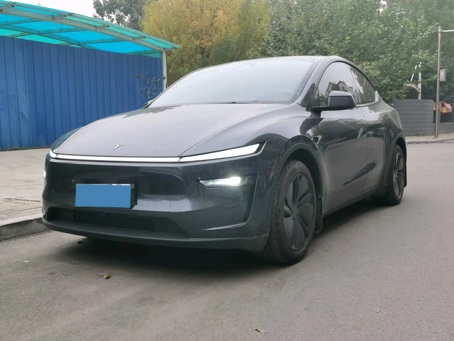 2025 TESLA MODEL view 1