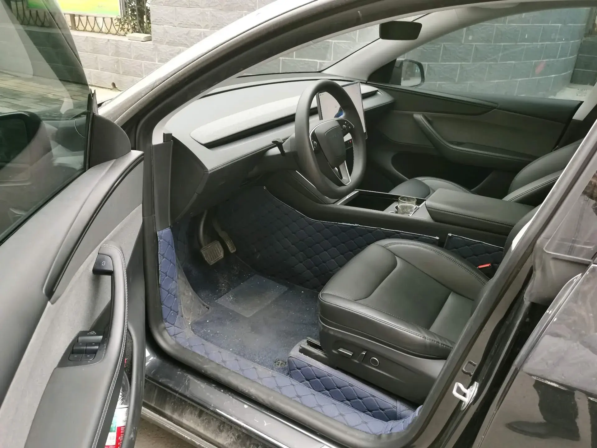 2025 TESLA MODEL thumbnail 4