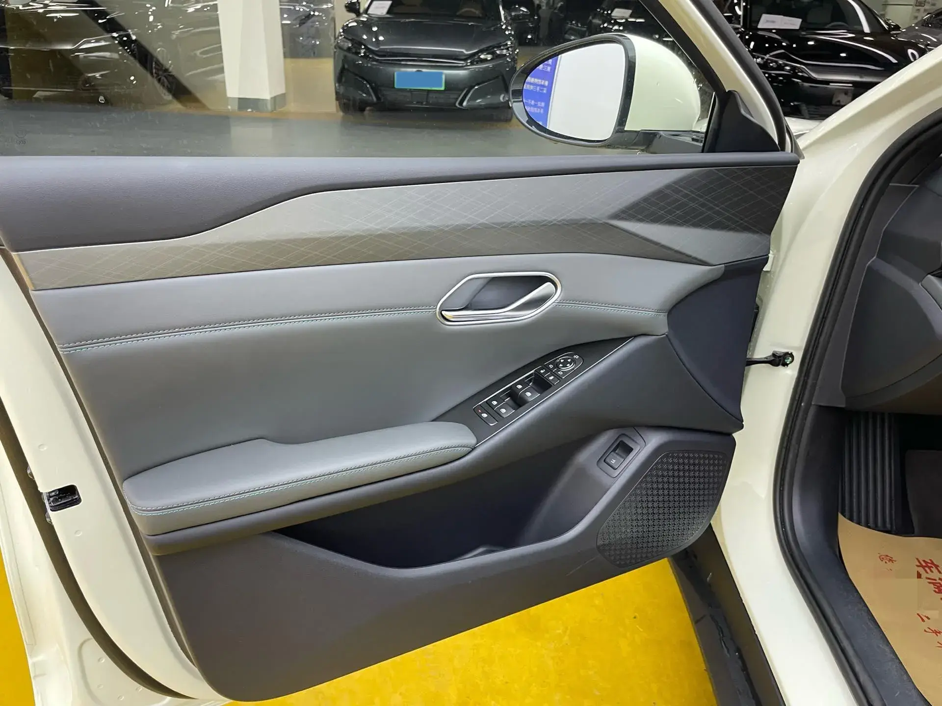 2025 BYD QINL thumbnail 3