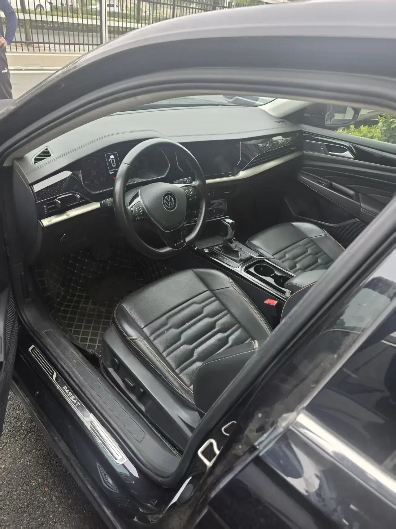 2020 VOLKSWAGEN PASSAT thumbnail 3