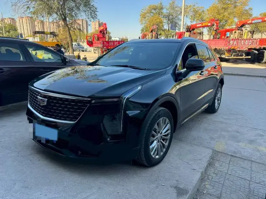 2024 CADILLAC XT4 view 1