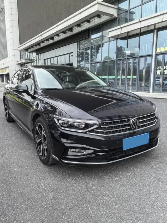 2023 VOLKSWAGEN MAGOTAN thumbnail 3