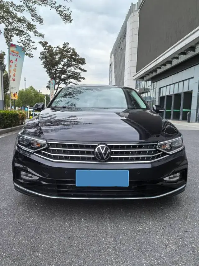 2023 VOLKSWAGEN MAGOTAN thumbnail 2