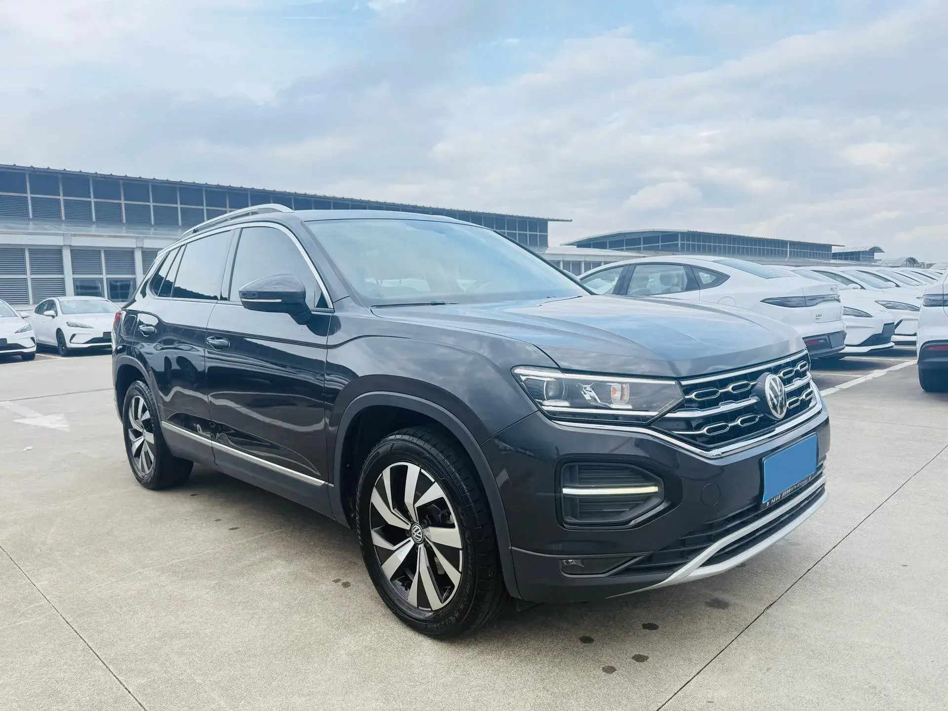 2019 VOLKSWAGEN TAYRON thumbnail 3