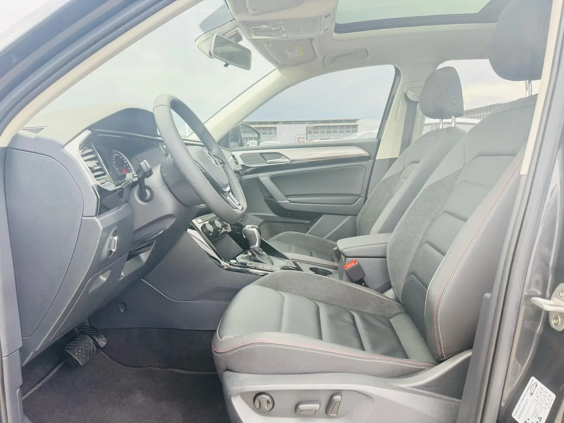 2019 VOLKSWAGEN TAYRON thumbnail 4