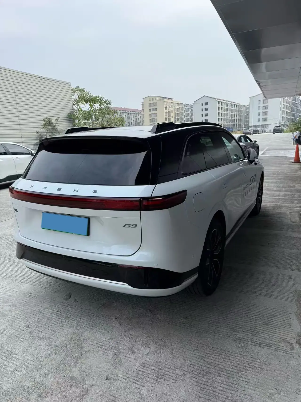 2025 XPENG G9 thumbnail 4