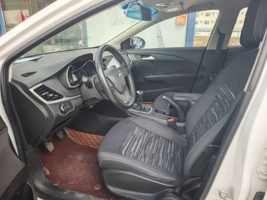 2019 CHEVROLET CAVALIER thumbnail 4